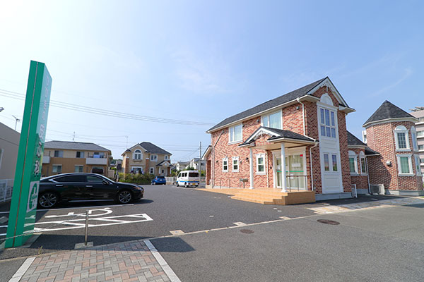 クリニック駐車場